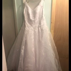 NWT David’s Bridal Plus size wedding dress
